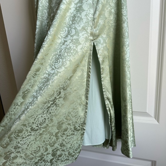 Alamour Midi dress, one shoulder - Picture 6 of 6